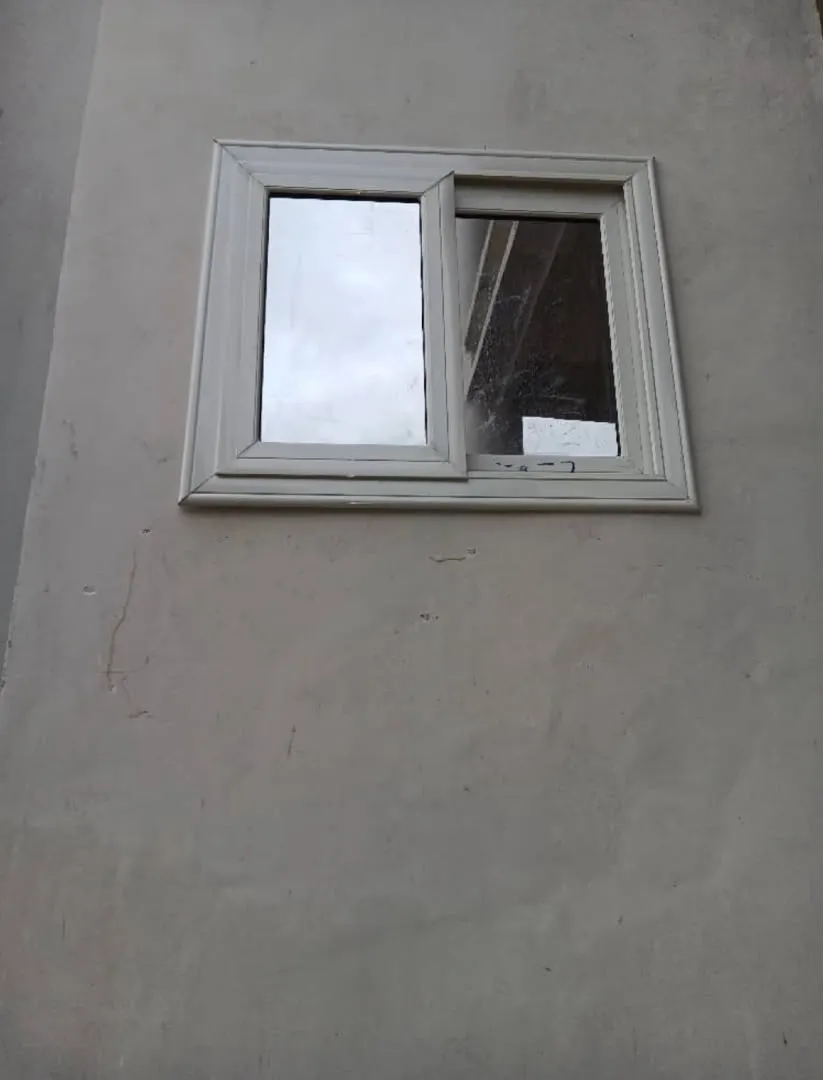 Small aluminium window